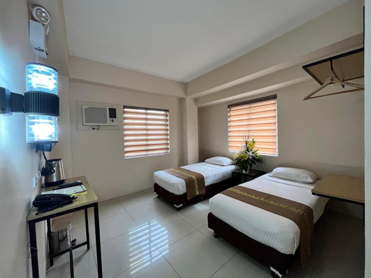 Eon Centennial Express Hotel Iloilo Esterno foto